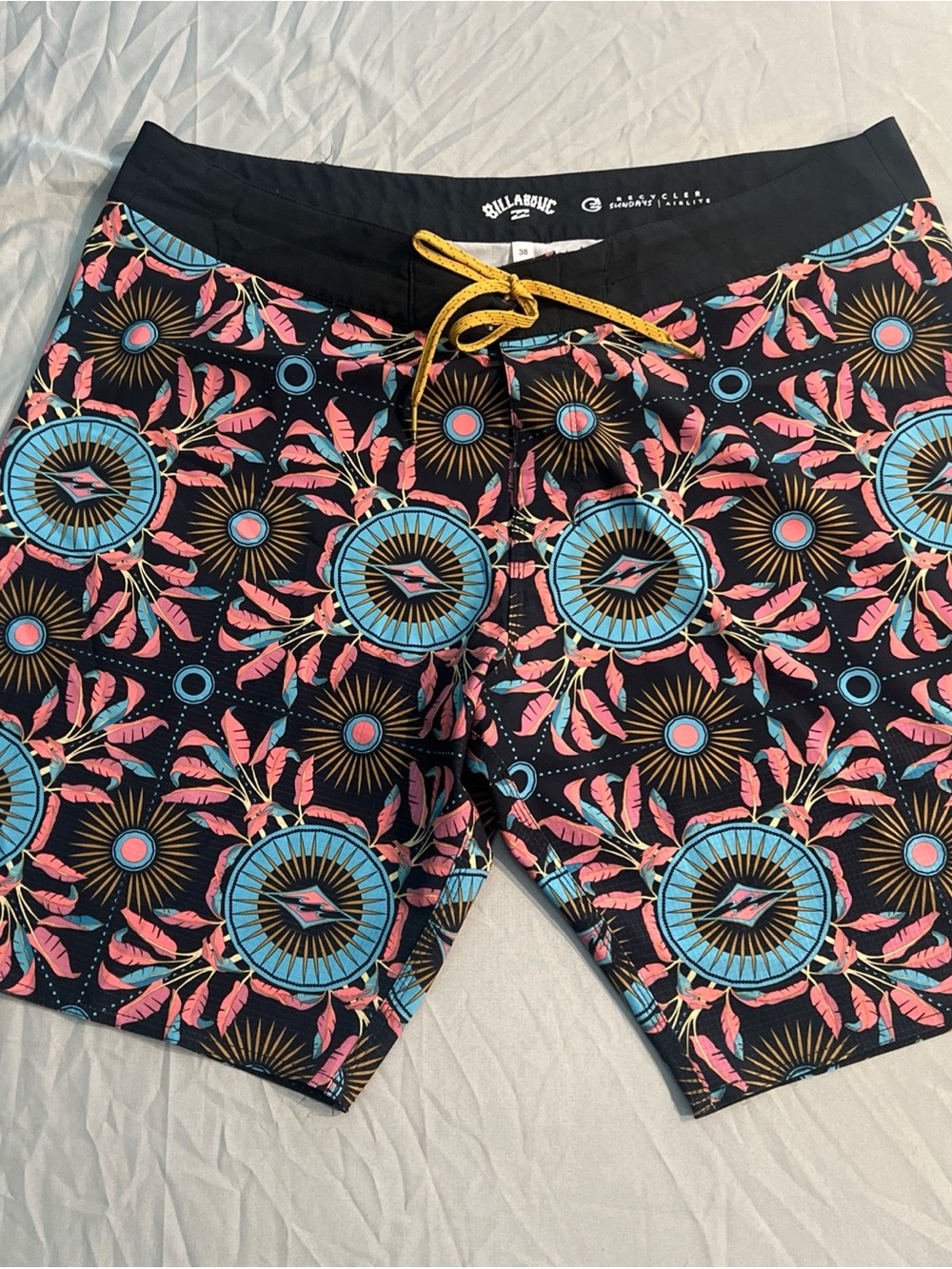 Billabong Mens Sundays Airlite Boardshorts Size 38 swim